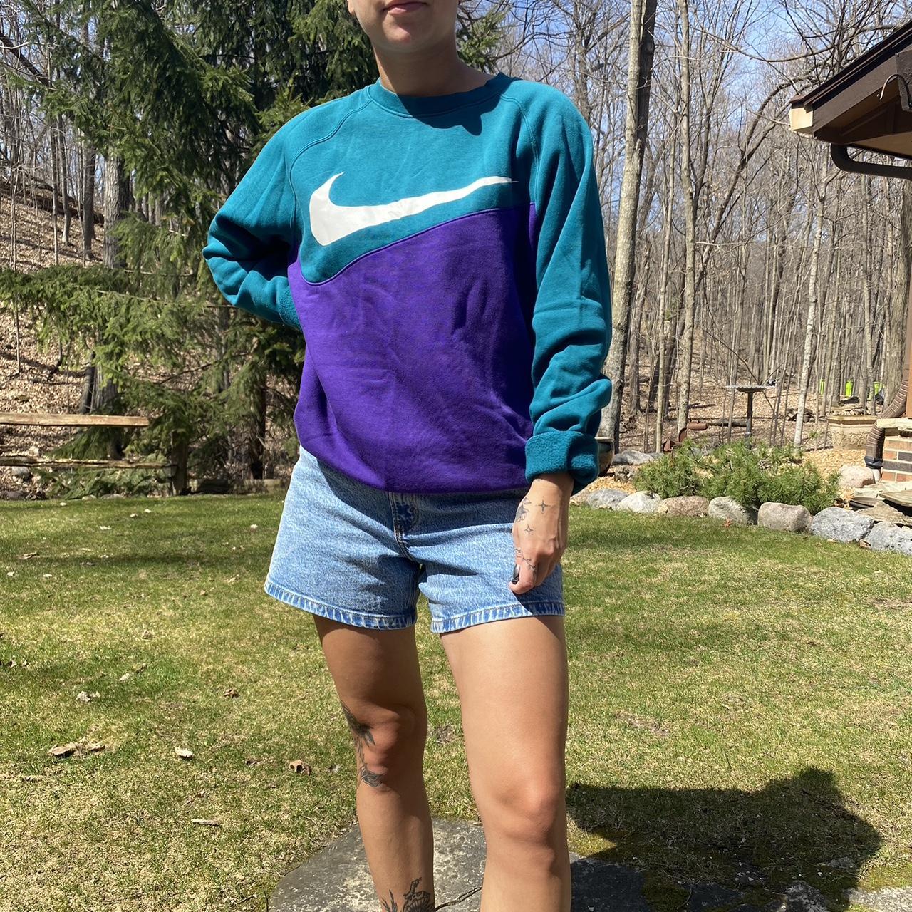 Emma chamberlain best sale nike crewneck