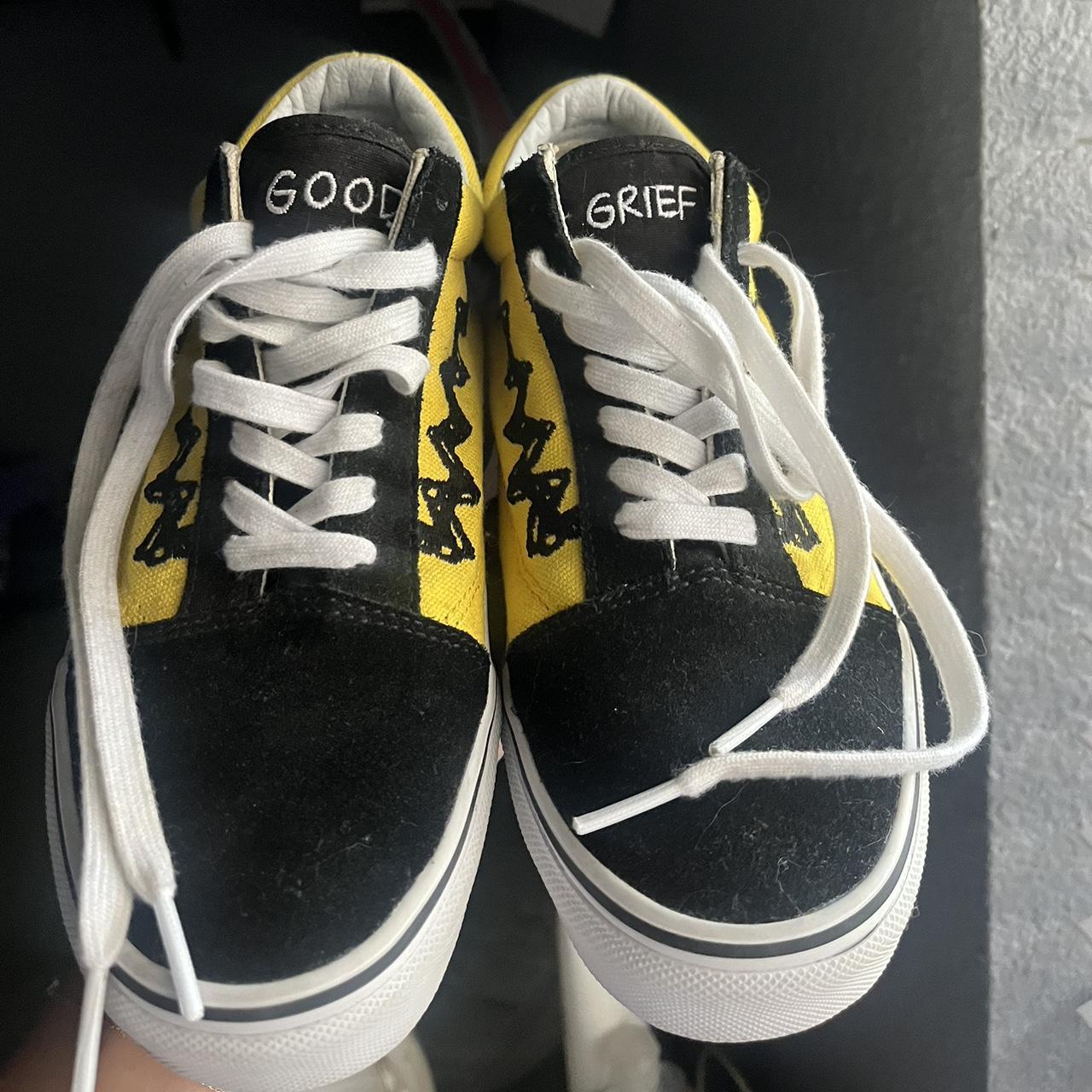 Black and white charlie brown vans best sale