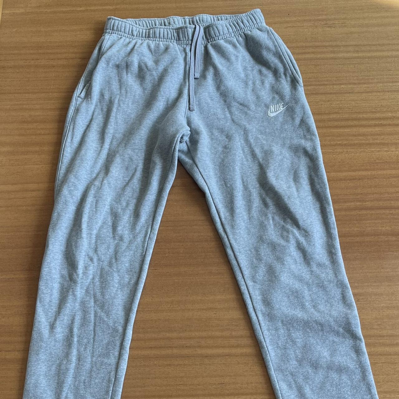 Nike joggers straight on sale leg