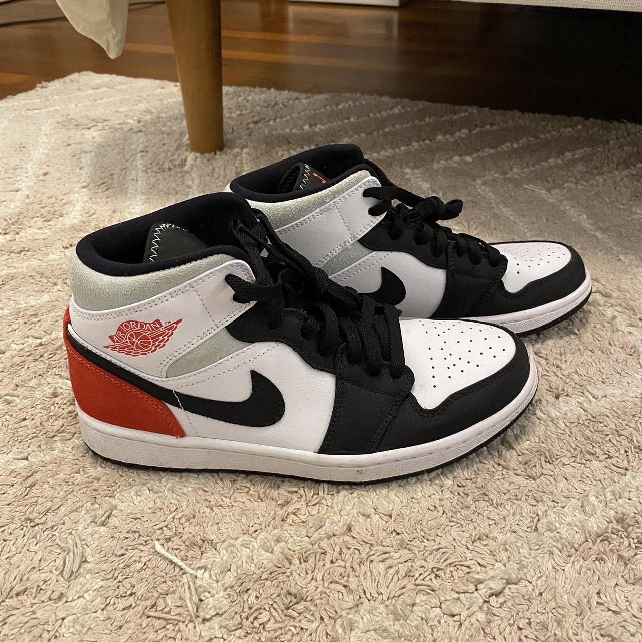 Nike air jordan 1 mid hot sale trainers in black and red