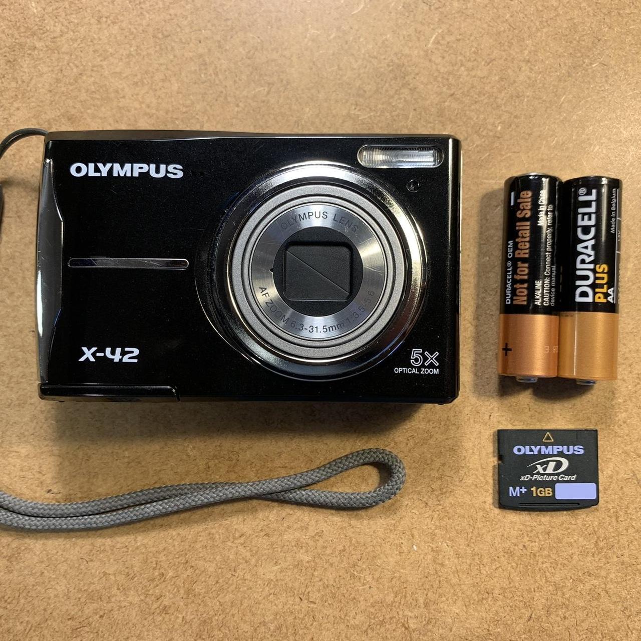 Olympus X42 digital camera 📸 Please swipe for... Depop