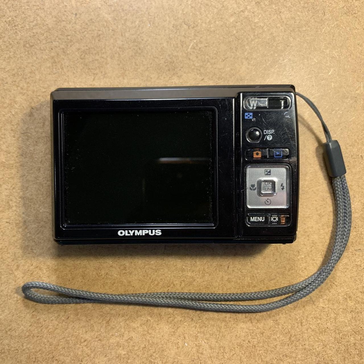 Olympus X42 digital camera 📸 Please swipe for... Depop