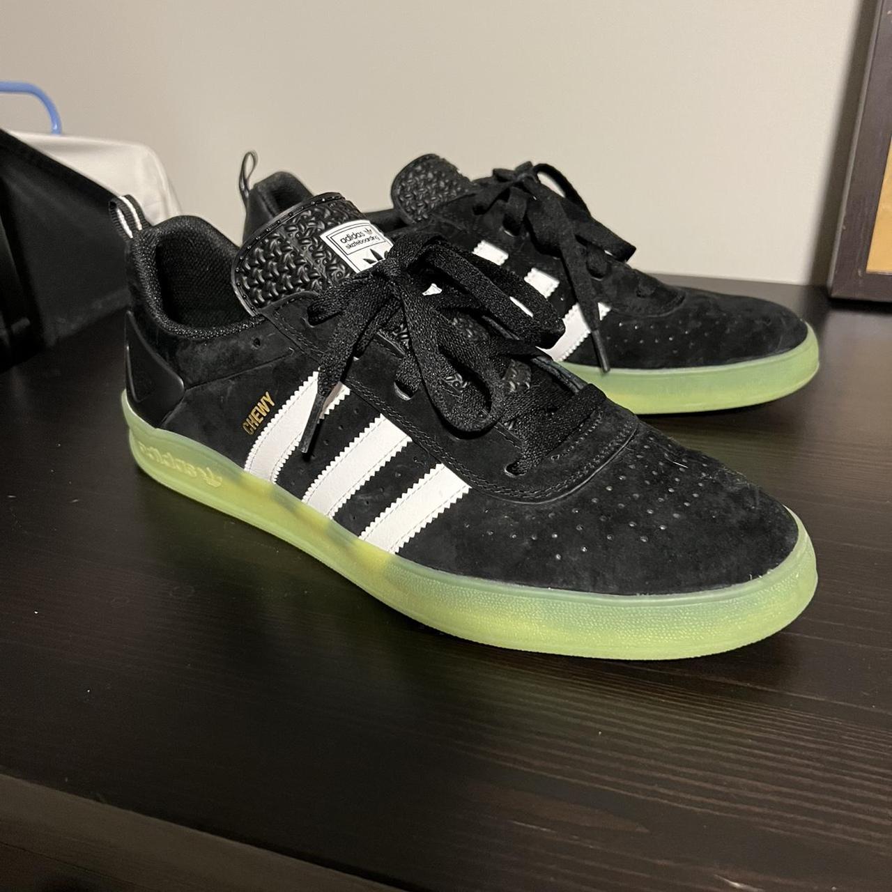 ADIDAS PRO. CHEWY COLORWAY. SIZE 9.5.... -