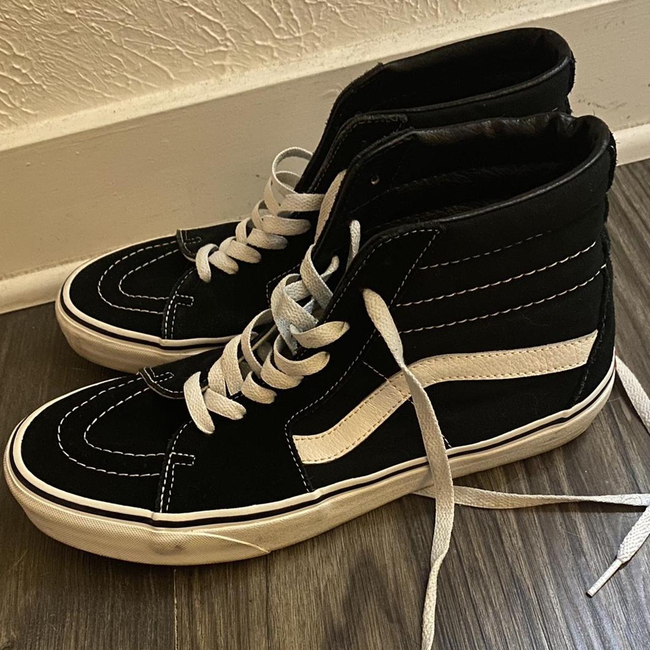 👟👟Black Sk8-Hi Vans👟👟 Men’s size 10! Minimal signs... - Depop