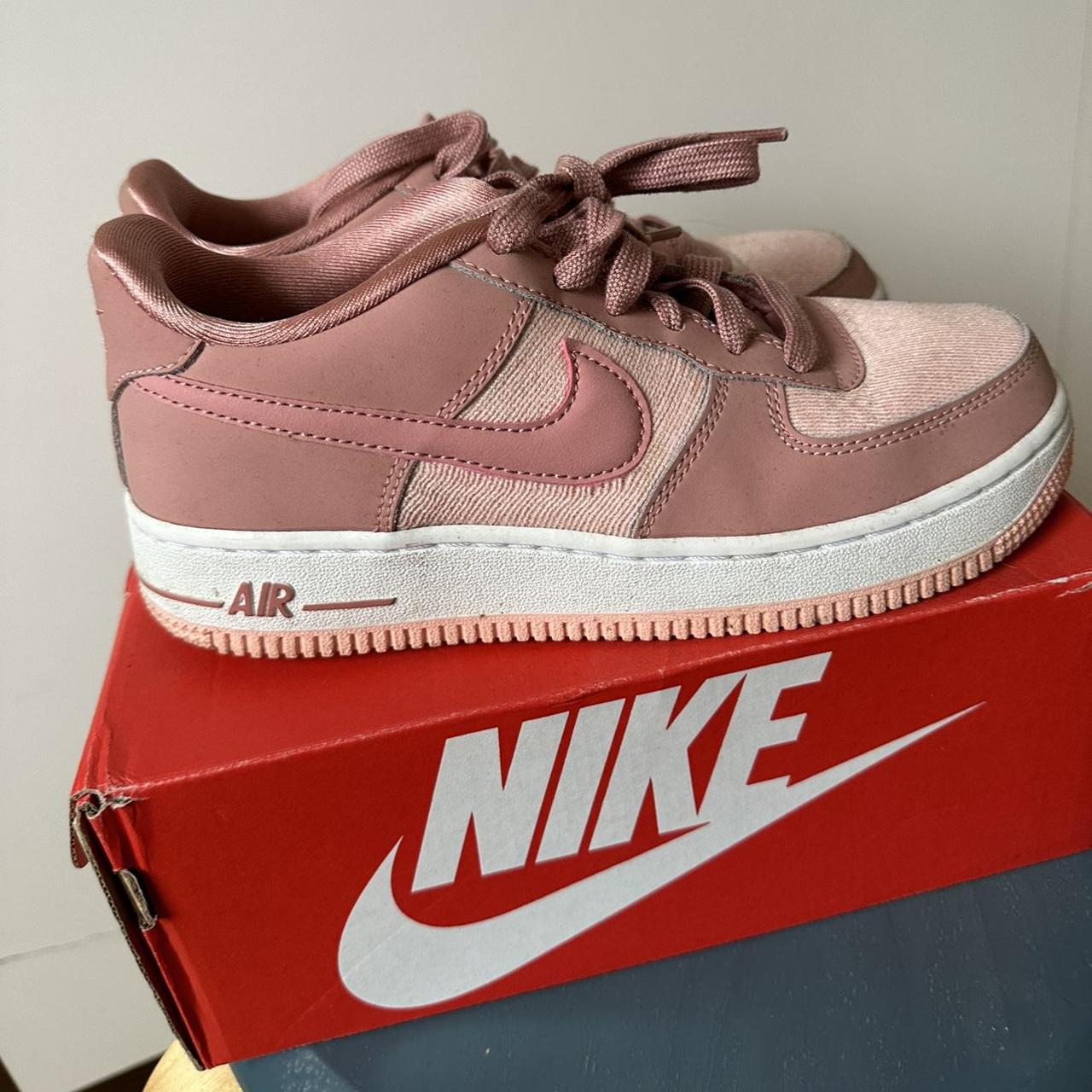 Nike Women's Pink Trainers Depop