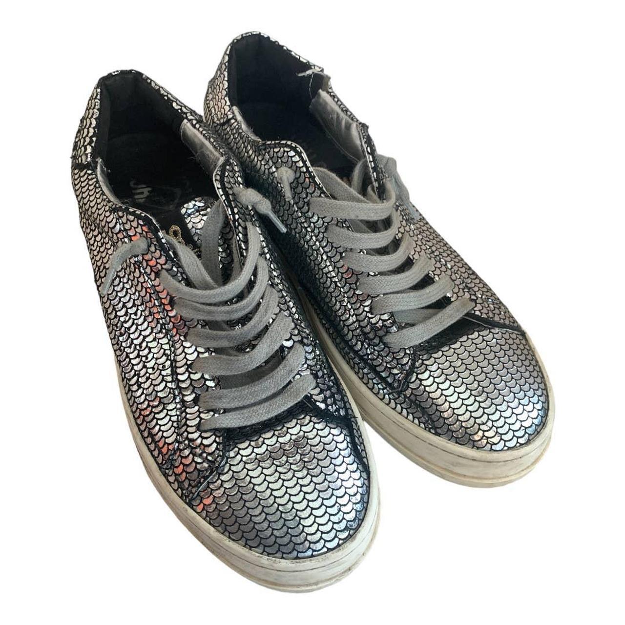 P448 best sale silver sneakers