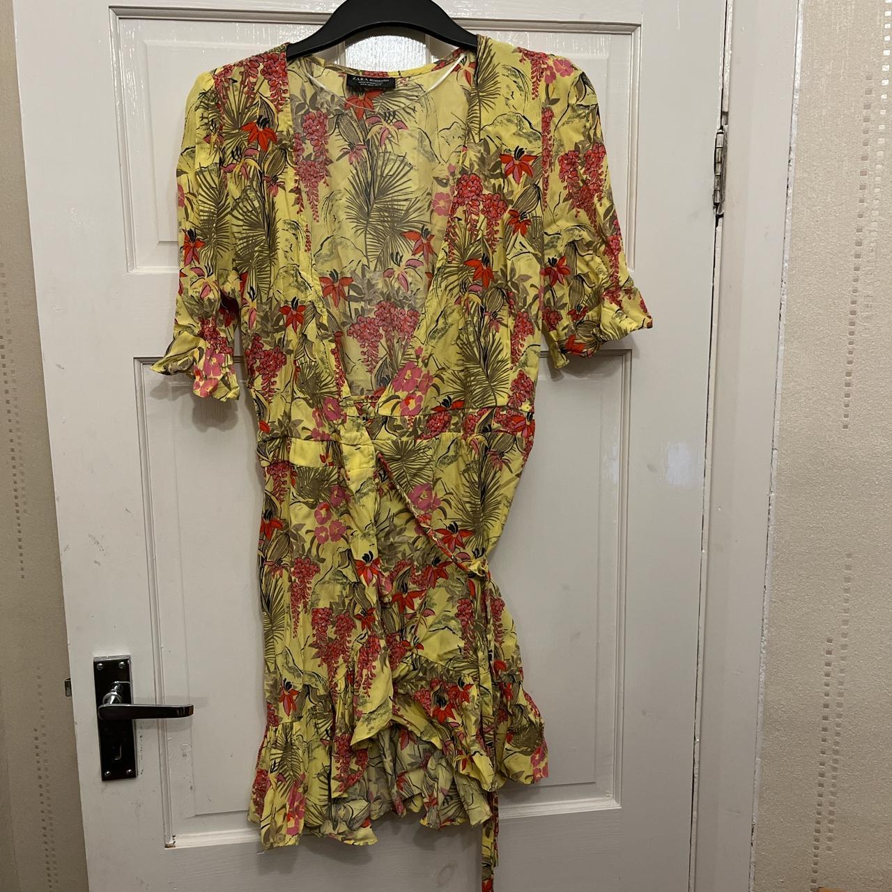 Yellow zara dress Worn a couple of times over the... - Depop