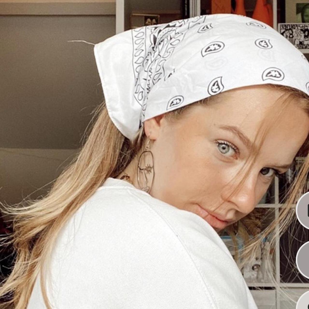 Орыс келіншек қалай сиқығанын айтып береді. Онлайн көру. Узбек Фокша секс видео