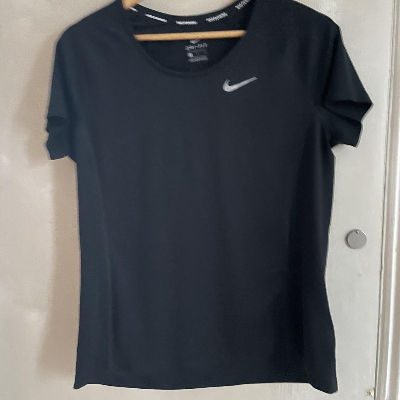Nike Women's Tshirt Depop