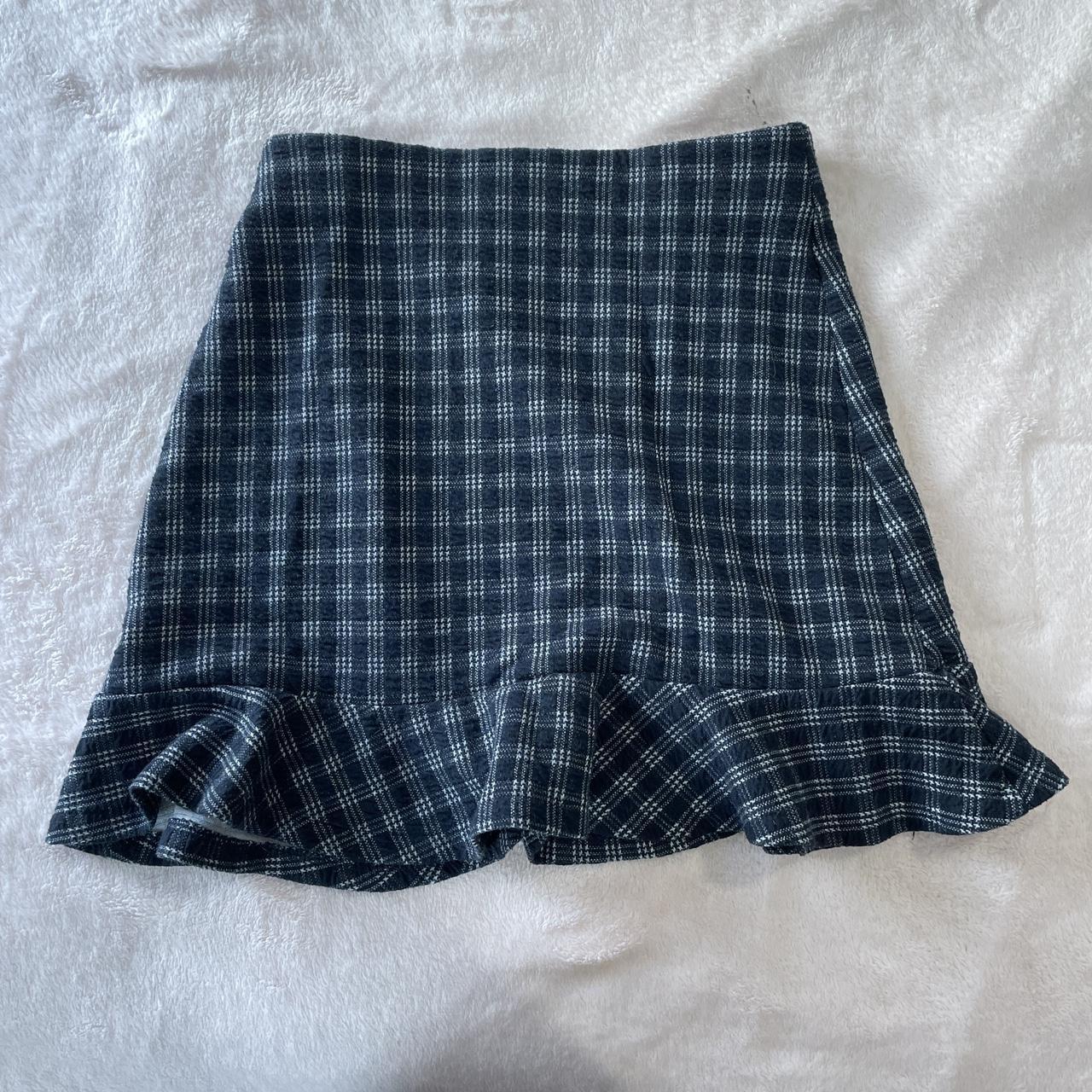 Cute plaid skirt. Fits like an xs. - Depop