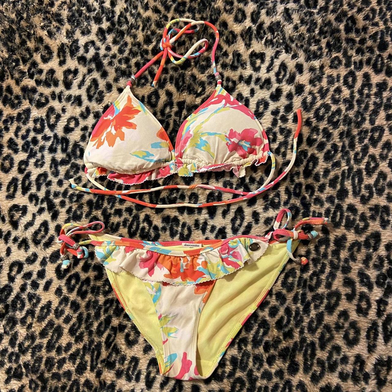 Abercrombie & Fitch bikini set in floral pattern!... - Depop