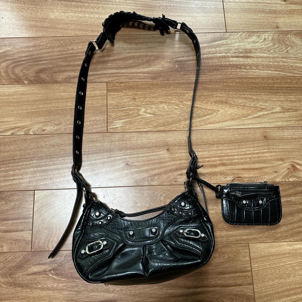 Balenciaga bag dupe A couple pieces unraveled on the... - Depop