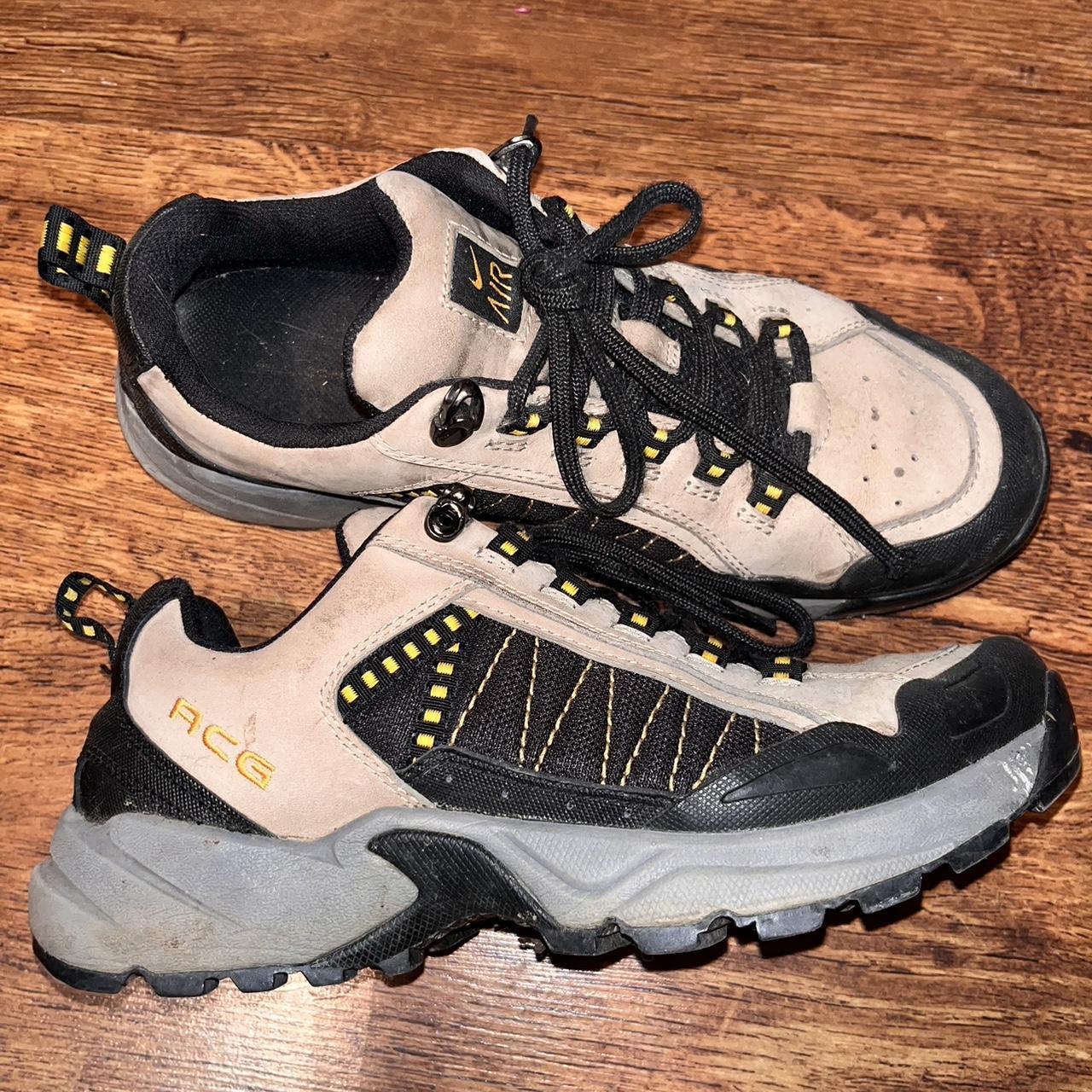 Vintage nike acg hiking shoes size 9 they fit true...