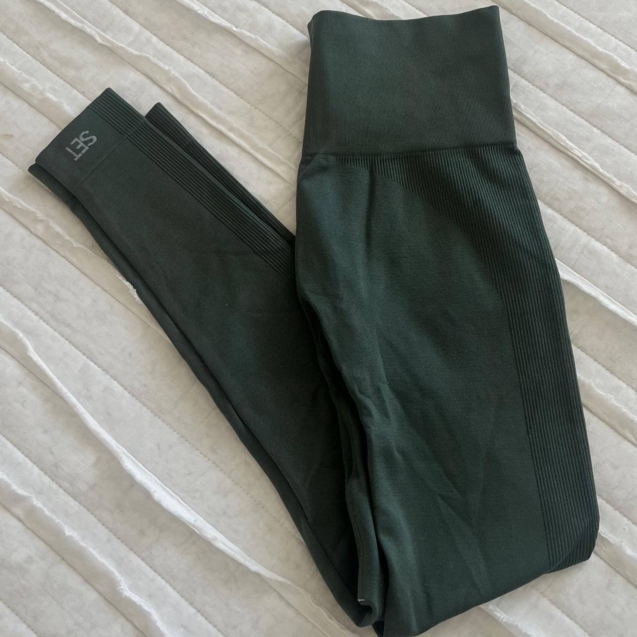 Alo Yoga Women's Green Leggings