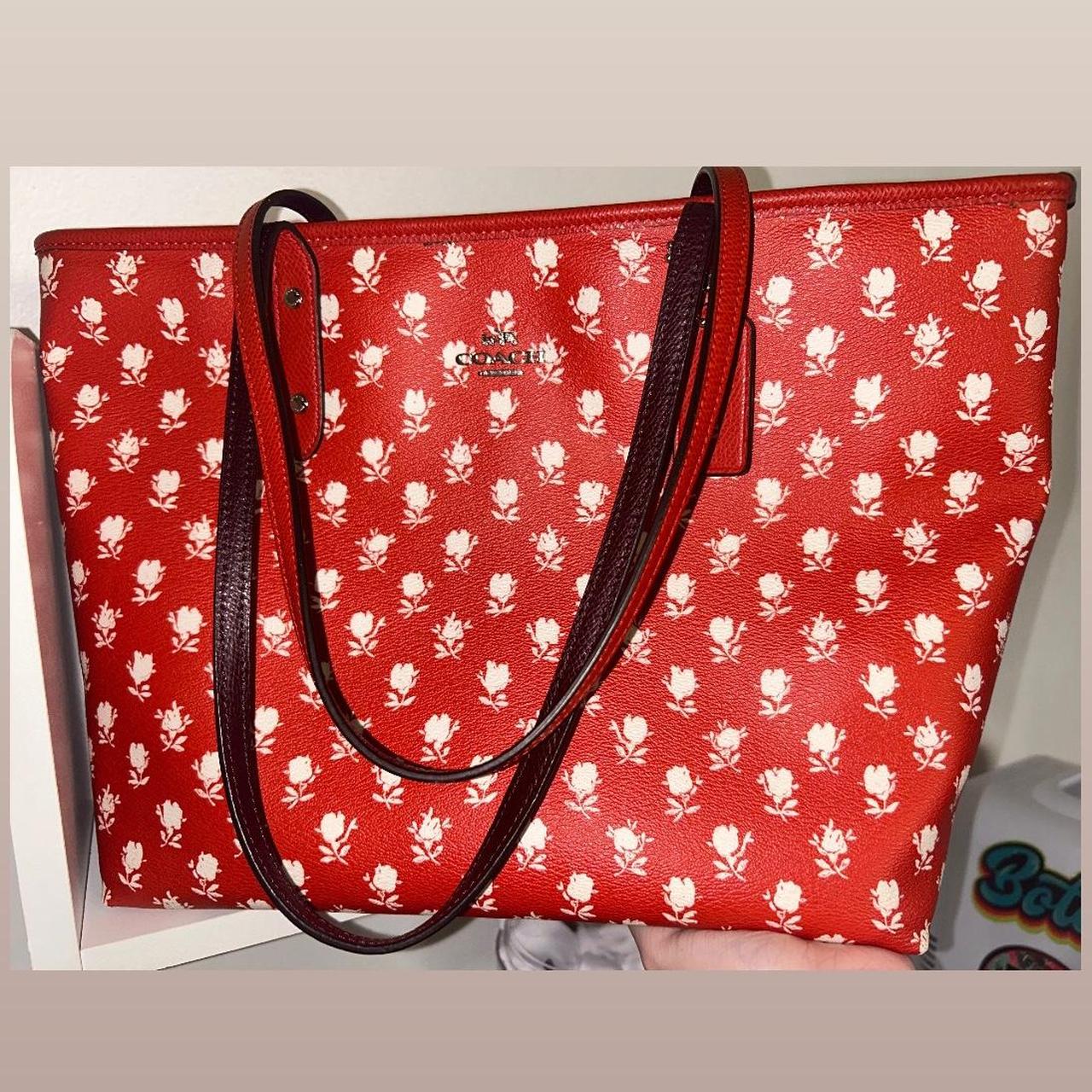 Coach outlet city tote bag with red and white Depop