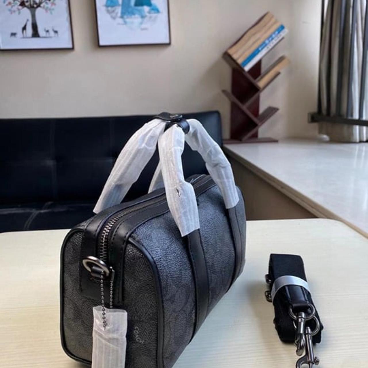 新作 COACH GOTHAM 24 ショルダーバッグ (CA186) Coach Original CA186 Gotham Duffle 24 in Signaure | Depop