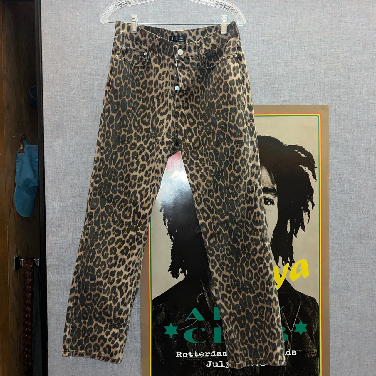 Balance cheetah print leggings🤍🖤 I'm 5'7 for - Depop