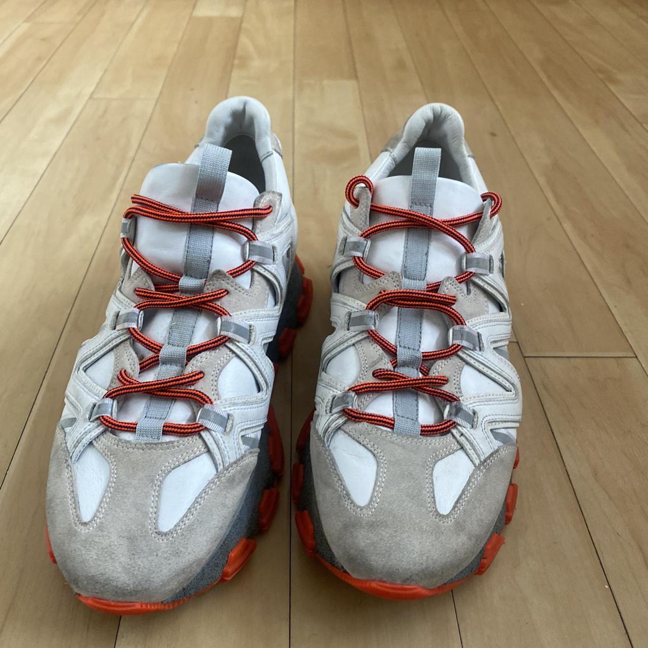 mens grey and orange trainers