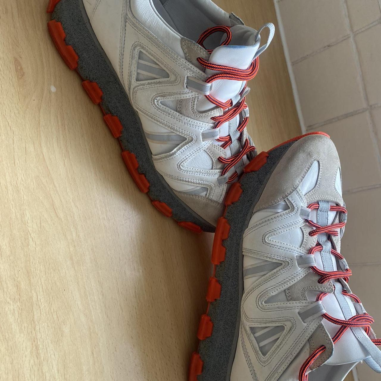mens grey and orange trainers