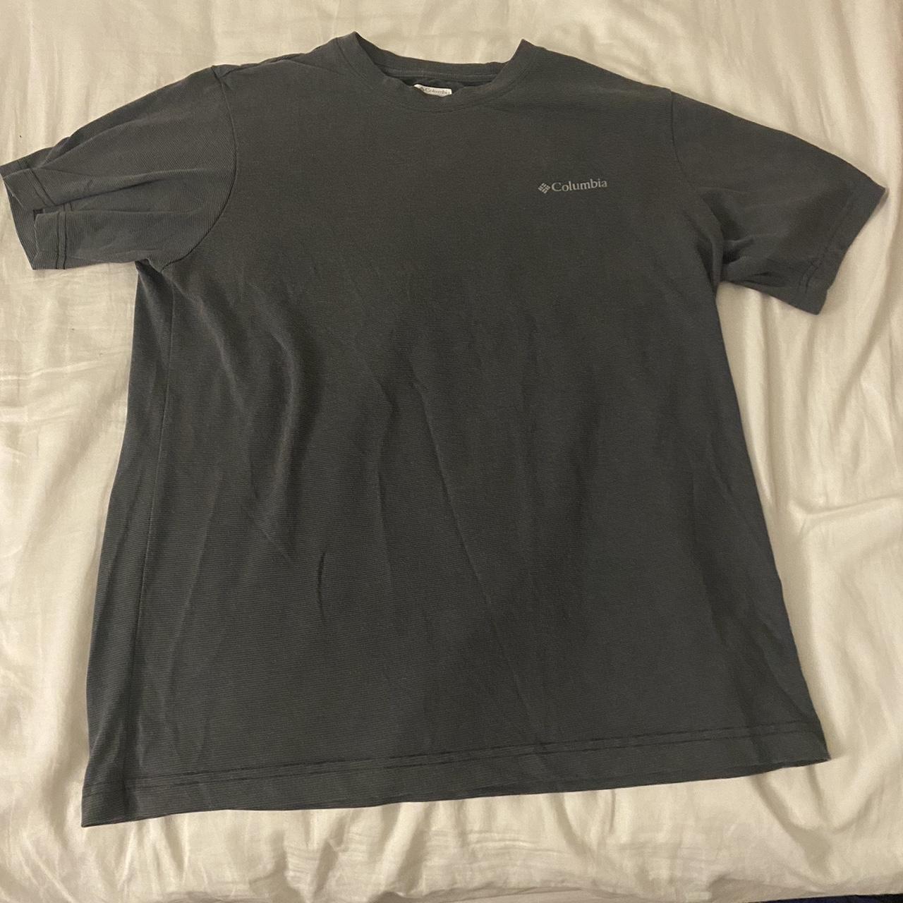 Simple Columbia t shirt - Depop