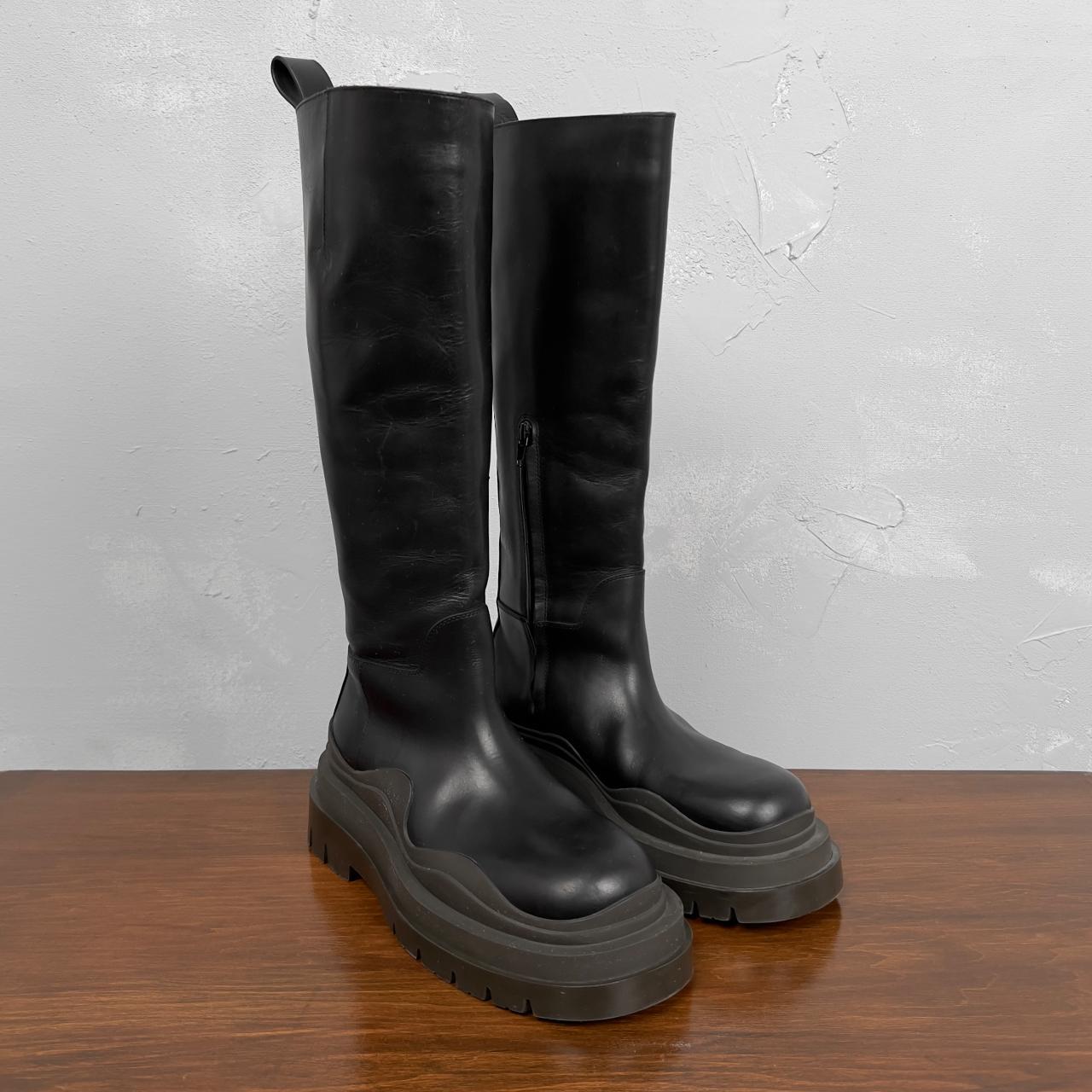 【専用】Bottega Veneta Tire Boot Mid Bottega Veneta Tire Boot in Black & Transparent | FWRD