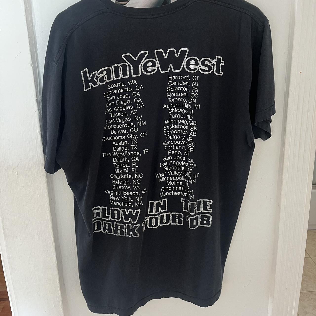Kanye west GLOW IN THE DARK 写真集　YEZZY 1632766436-kanye-west-glow-in-