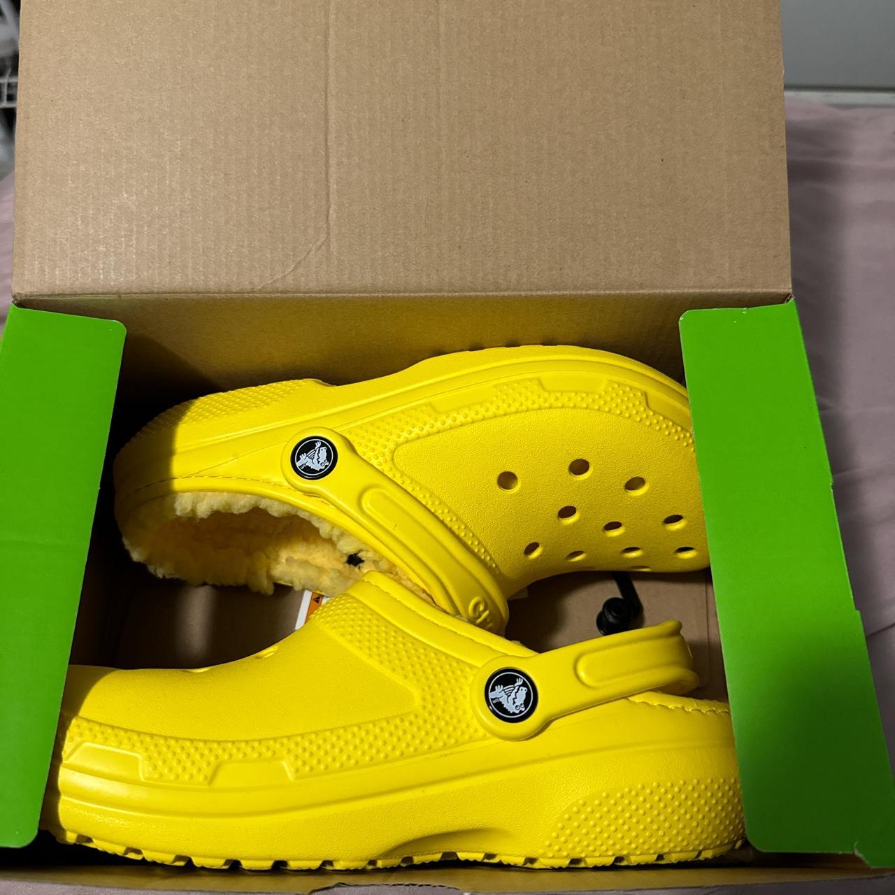 Yellow 2024 fur crocs