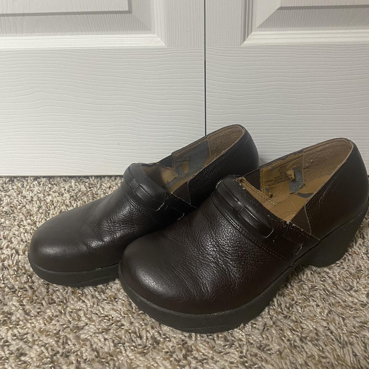 Cute Brown Leather Clogs 🧺🍂 . Would be so adorable... - Depop