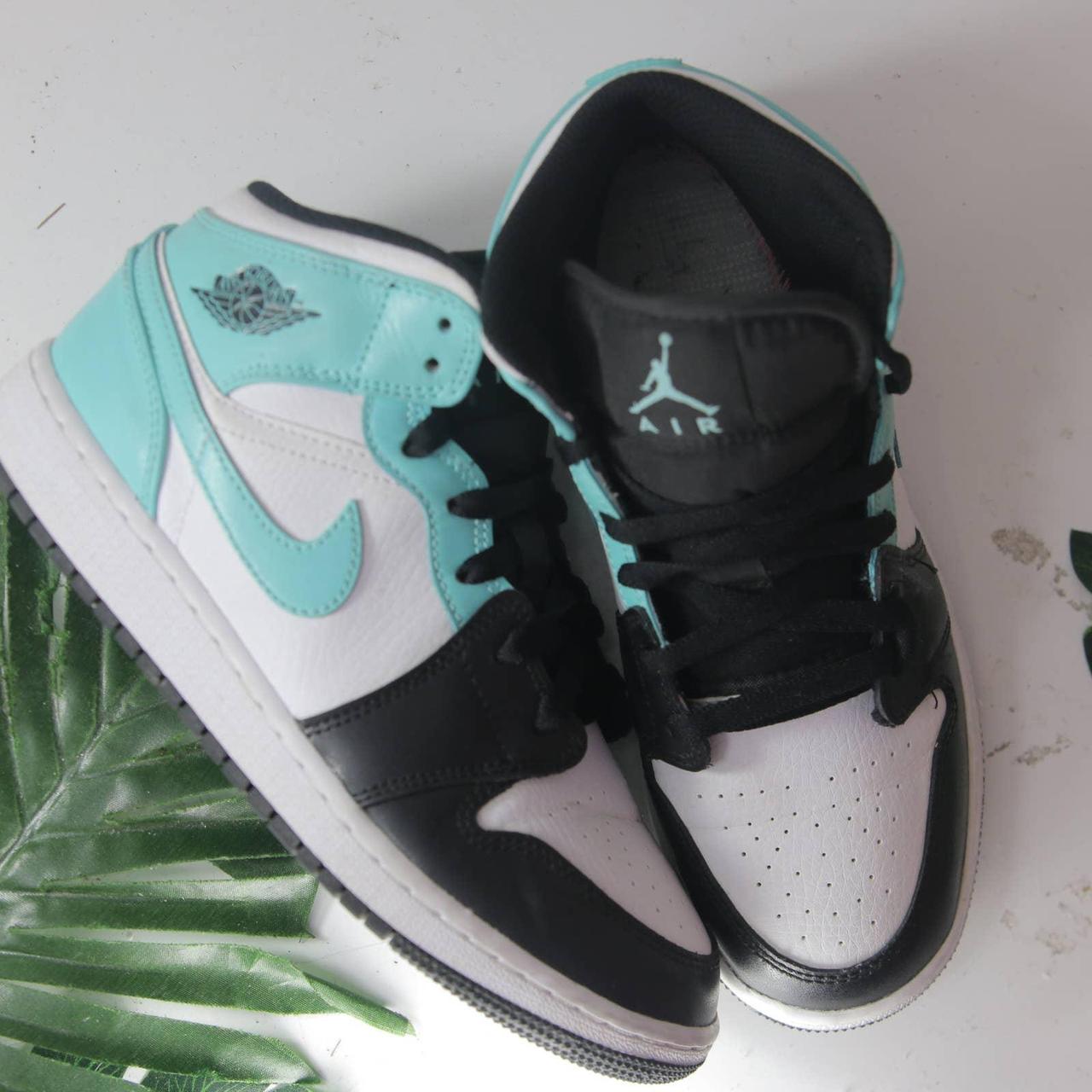 nike air jordan blue and white womens