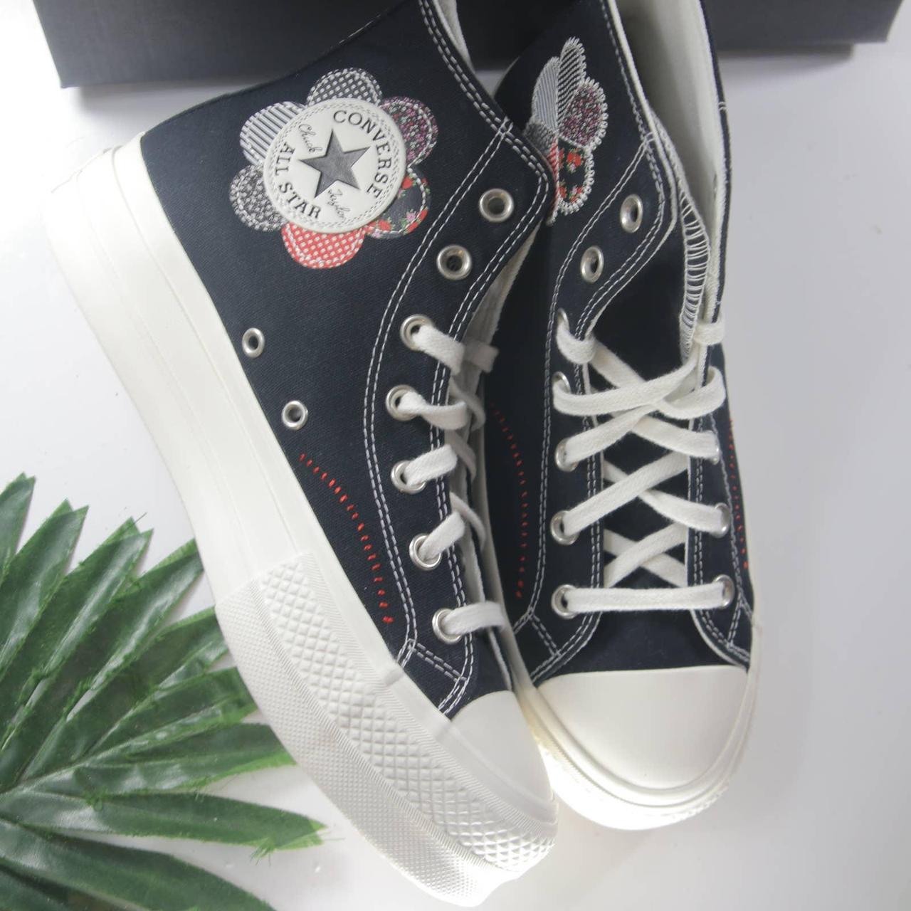 Sepatu converse store black