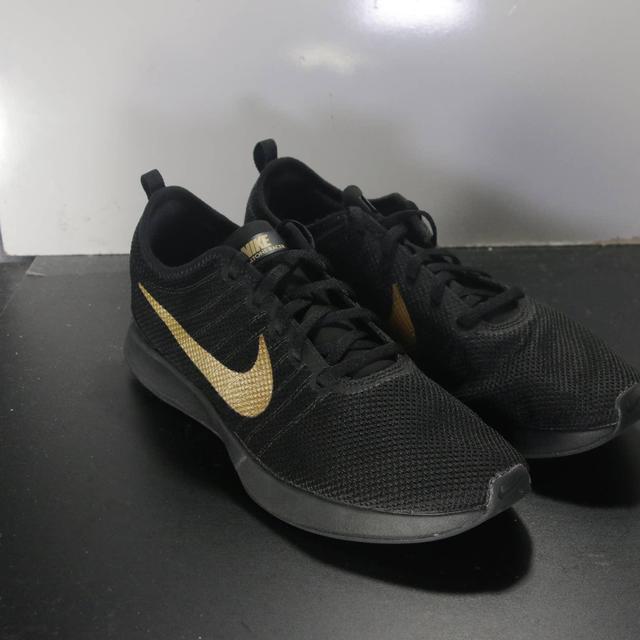 Nike dualtone racer black and sales gold