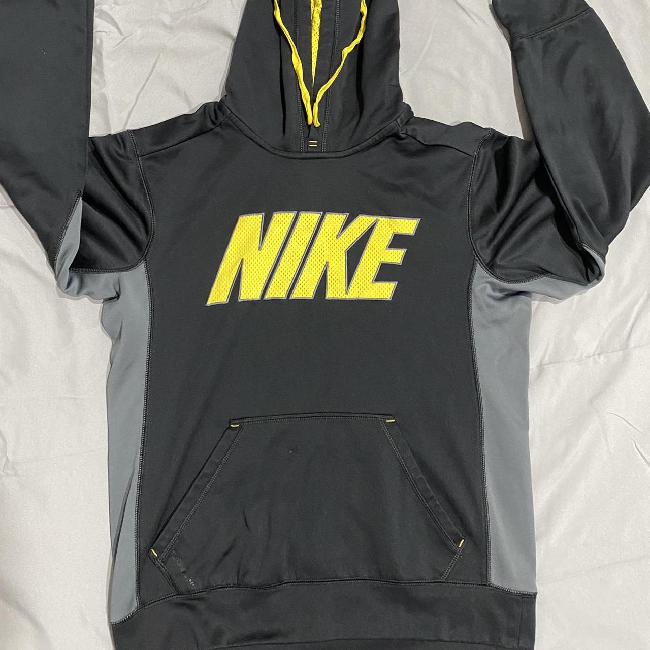 Nike hoodie black and clearance yellow