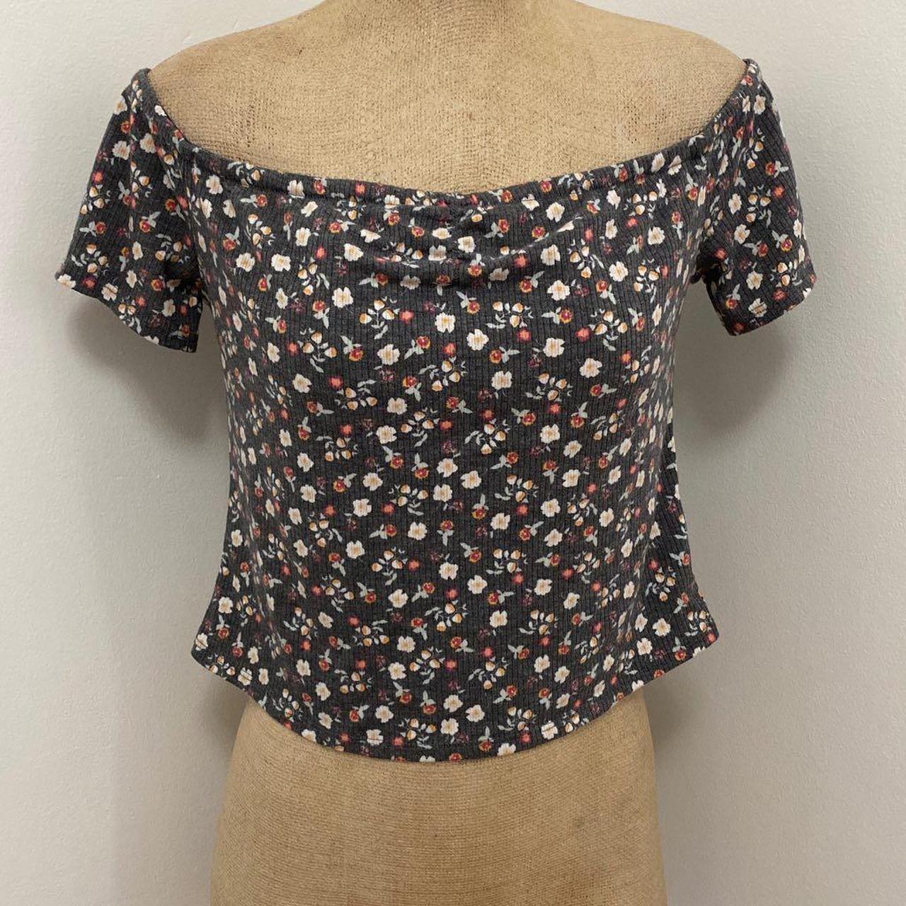 Mossimo Women's Grey Tshirt Depop