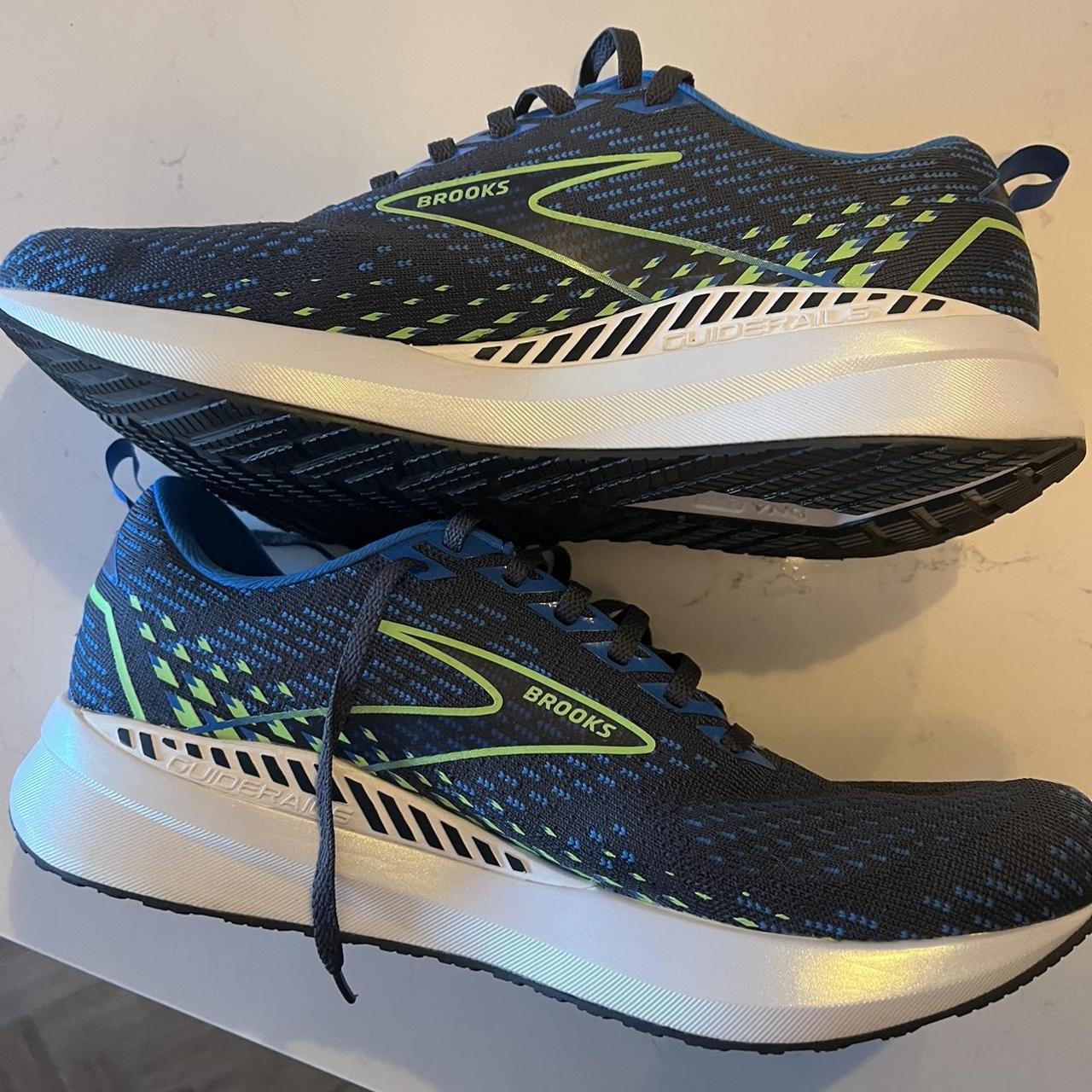 Brooks Men's Black and Blue Trainers | Depop