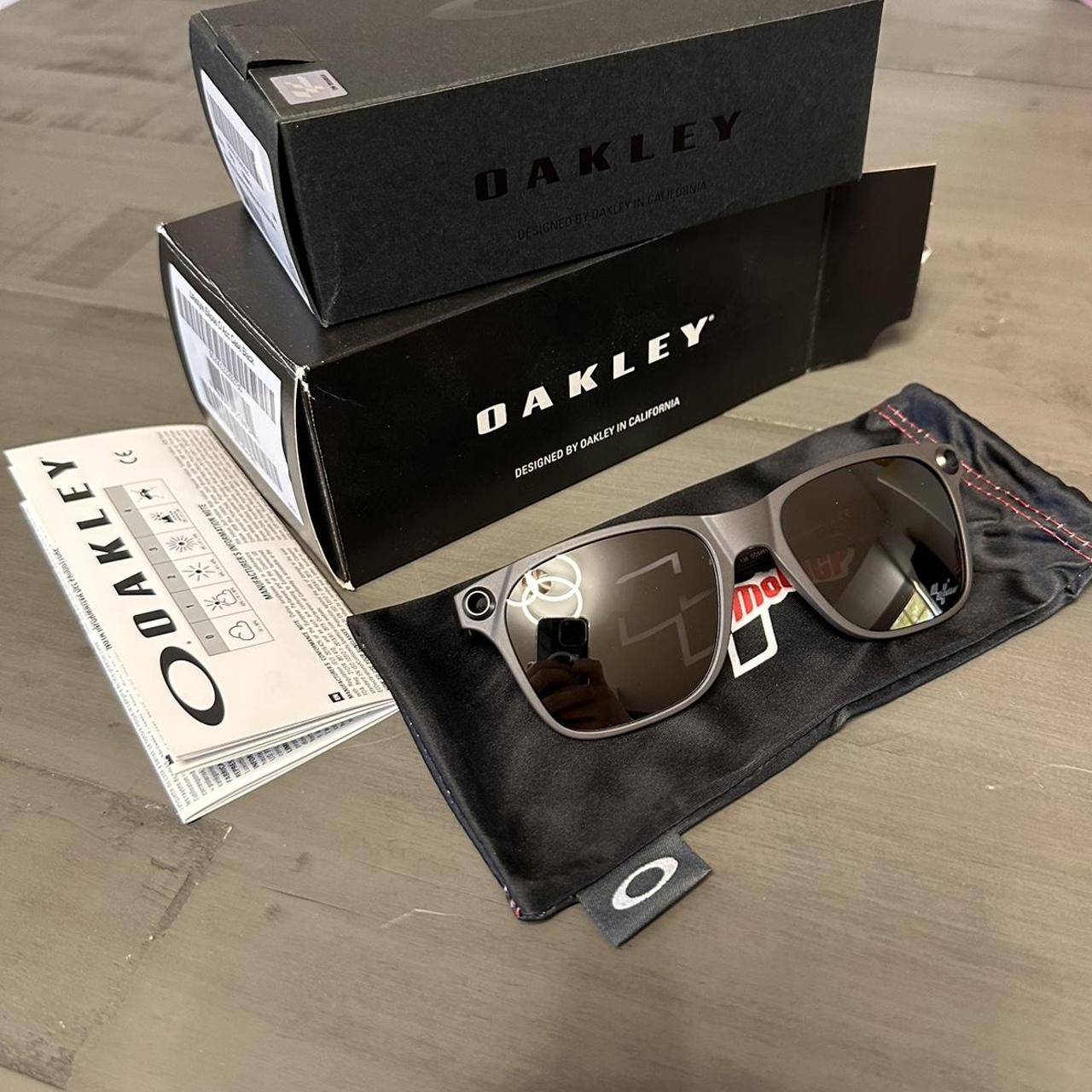 Oakley hotsell holbrook box