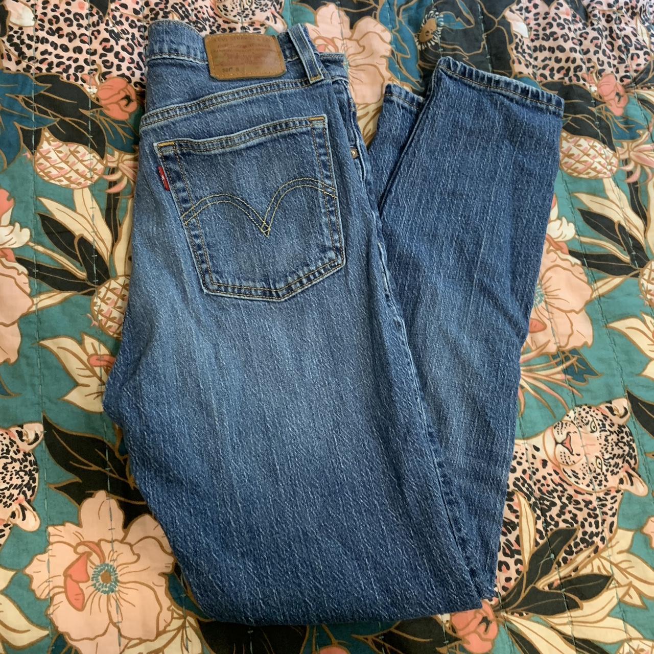 Gently used Levi’s 501 skinny jeans button up fly...