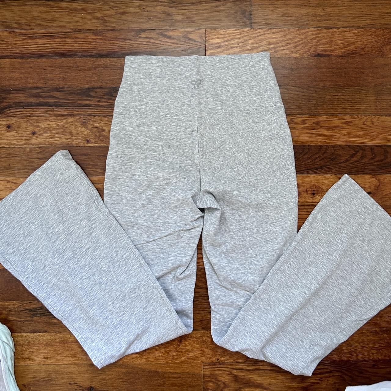 ARITZIA TNA GREY YOGA PANTS FLARE LEGGINGS 🤍 Size... Depop