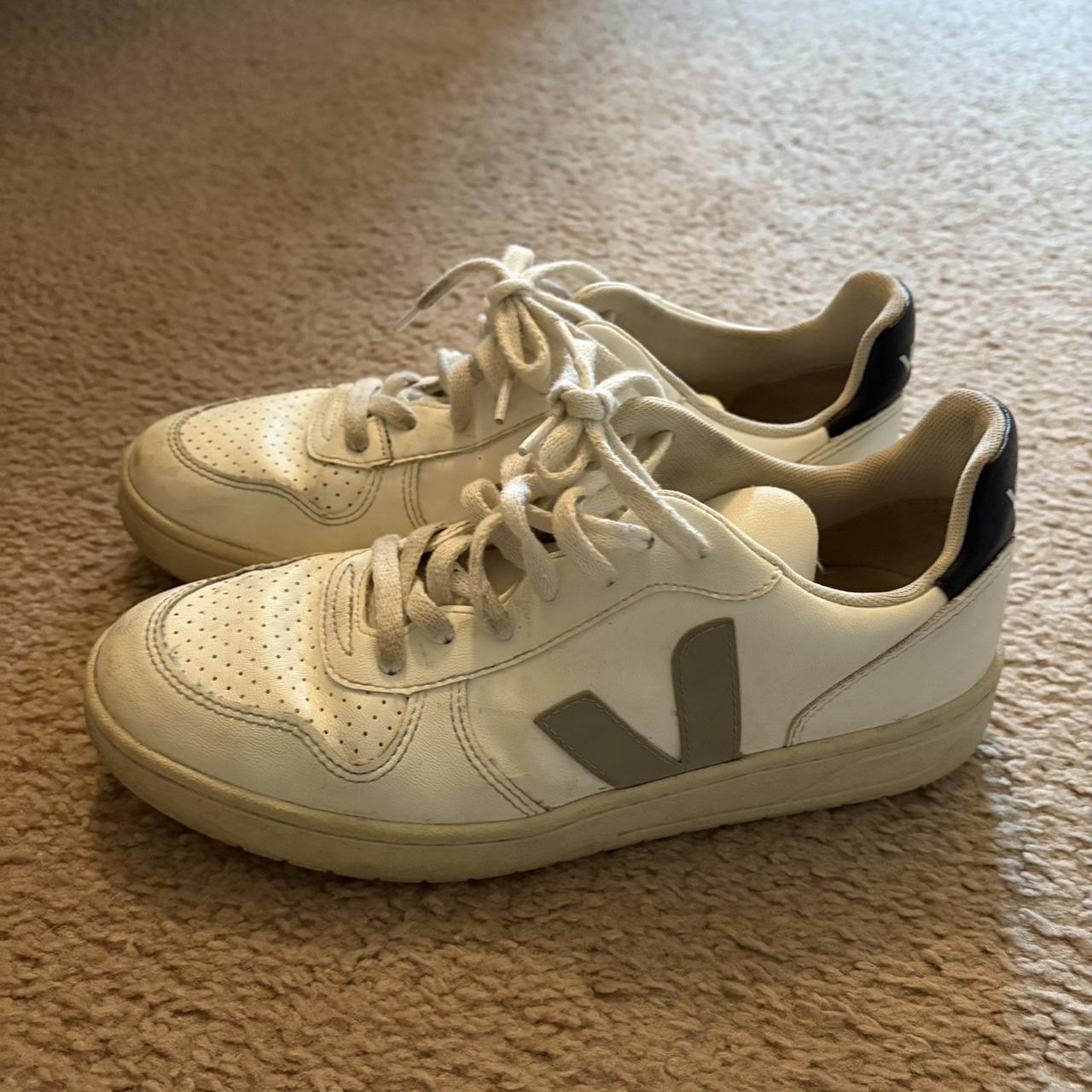 Veja Women's Sneakers White/Cream US – Tag ripped