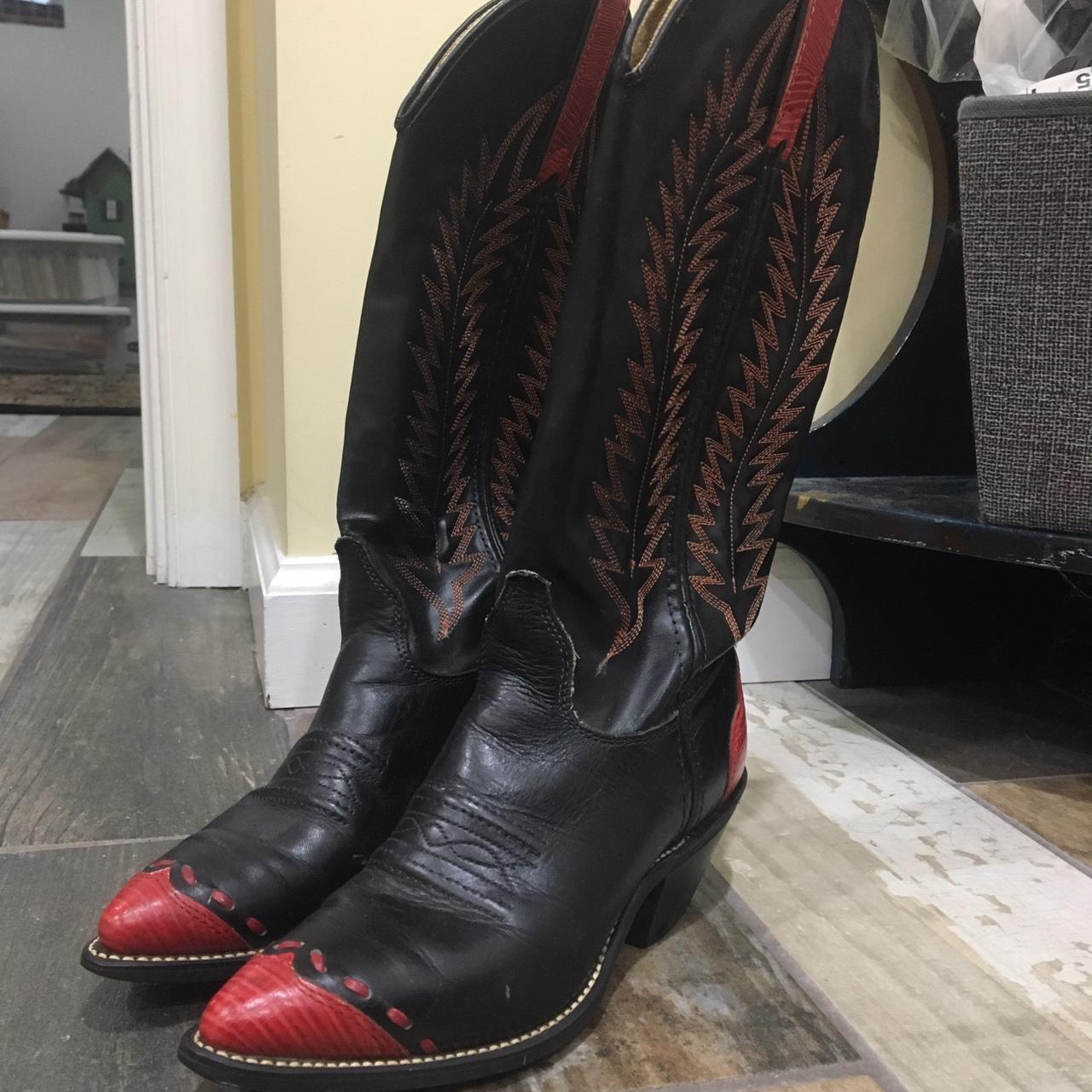 Ariat Women's Black and Red Boots | Depop