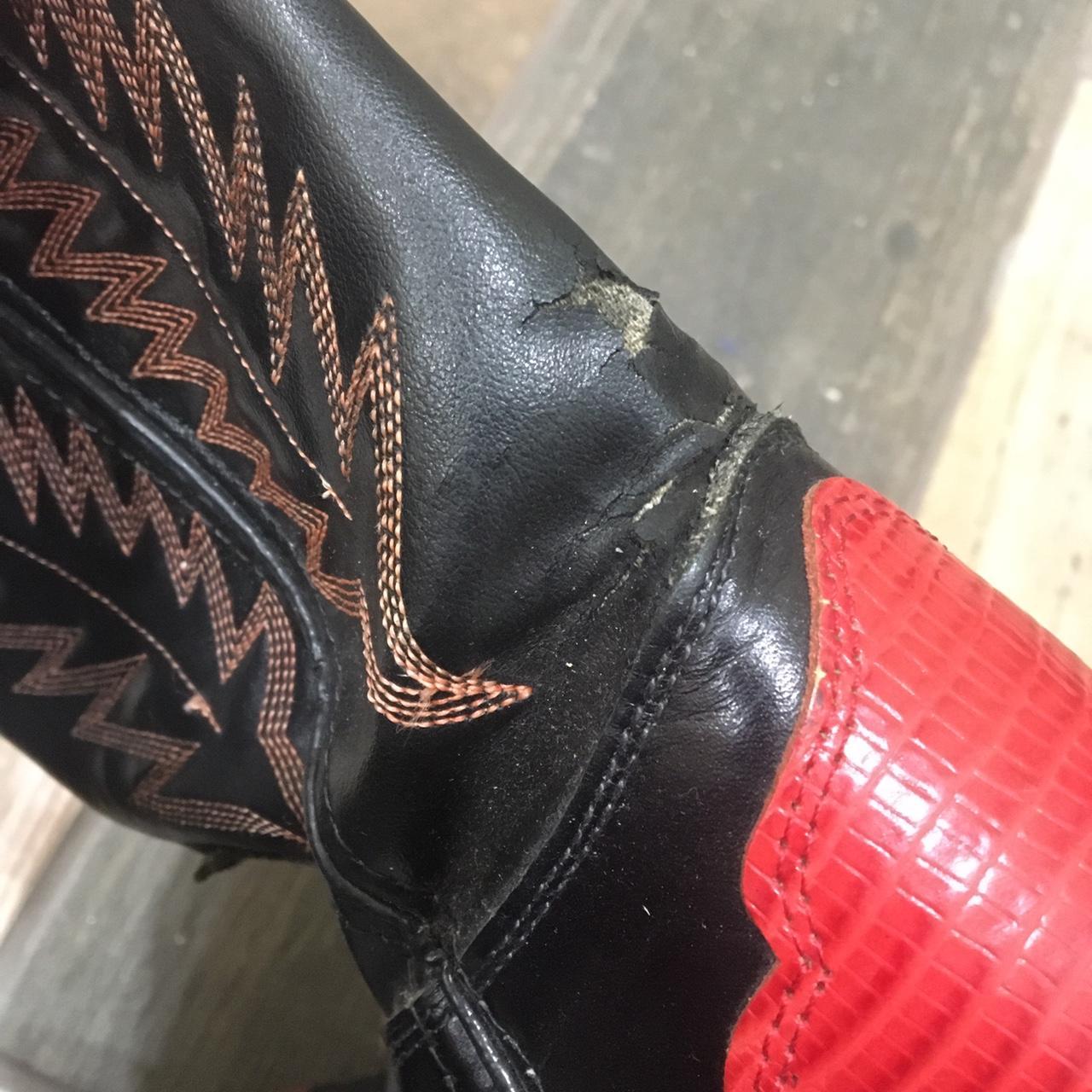 Ariat Women's Black and Red Boots | Depop