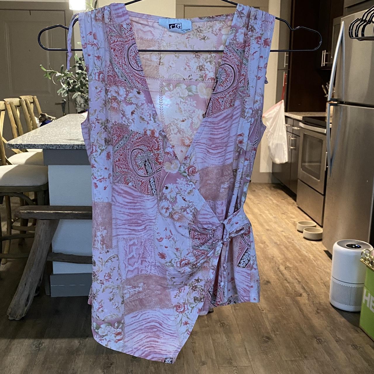 California Looks Women's Pink and White Vest
