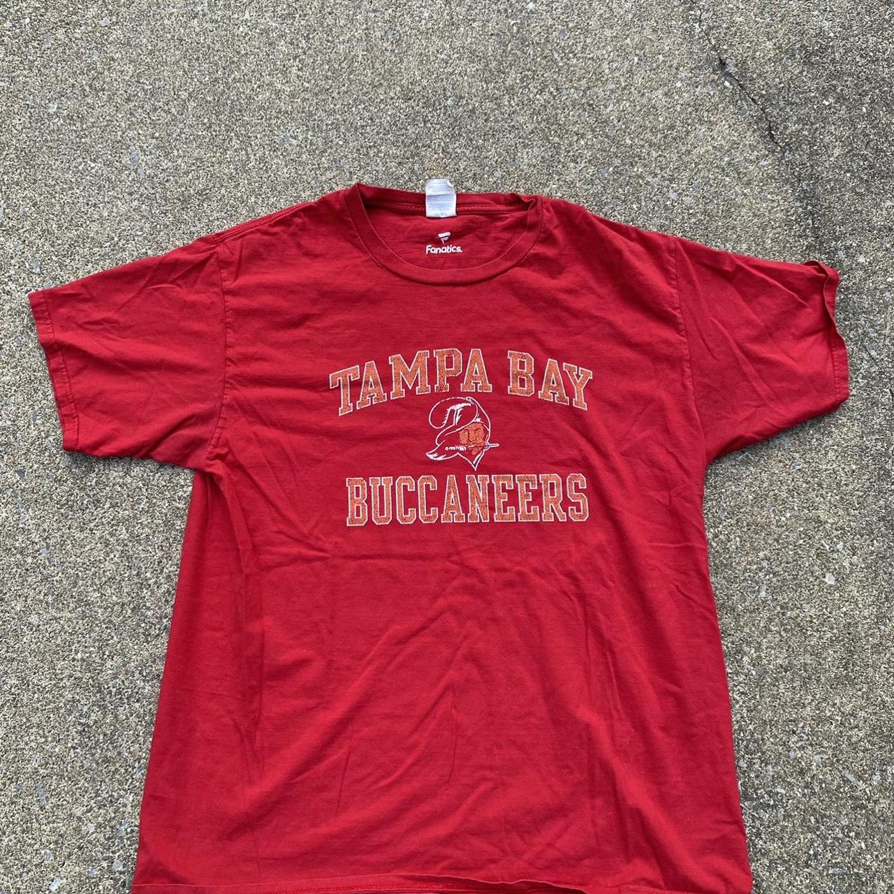 SHOPONEVINTAGE Tampa Bay Buccaneers Cropped Zip-Up Tee