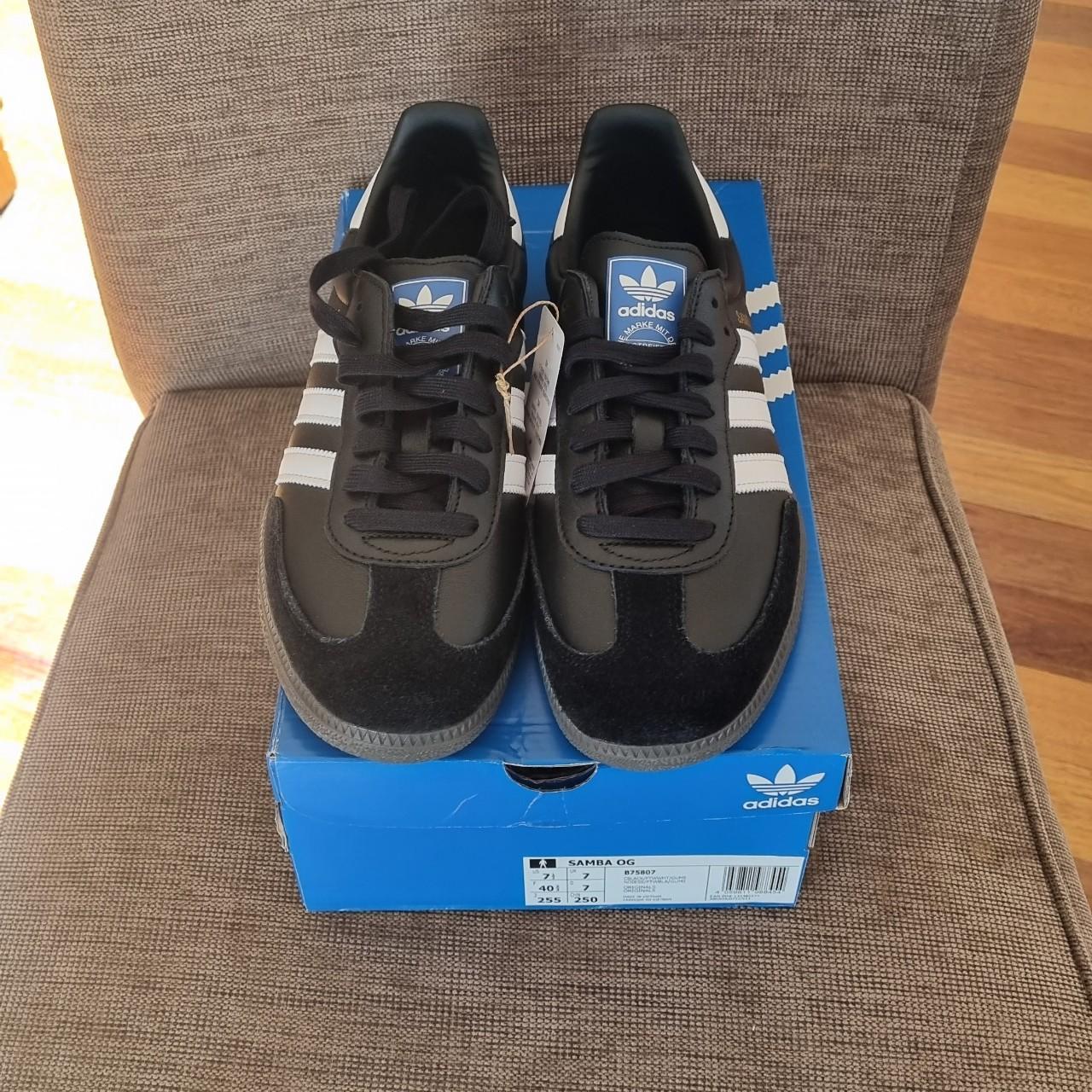 ladies black adidas trainers