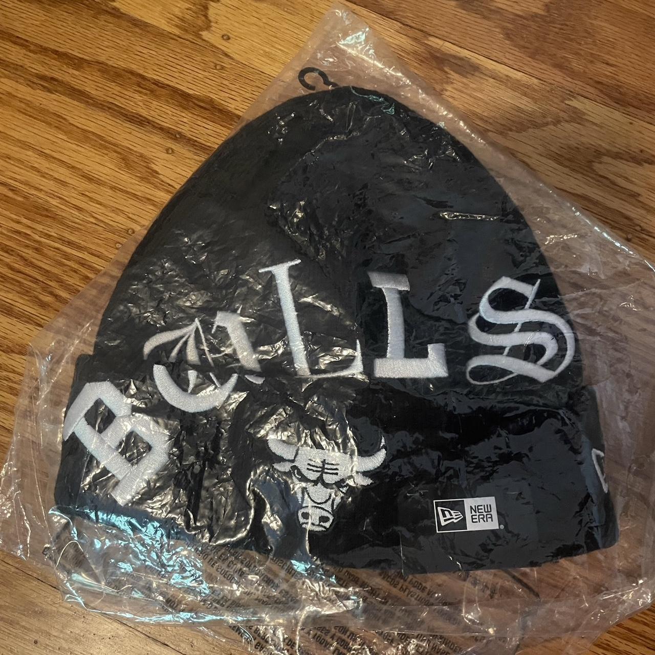 New Era Chicago Bulls NBA Blackletter Knit Beanie Hat