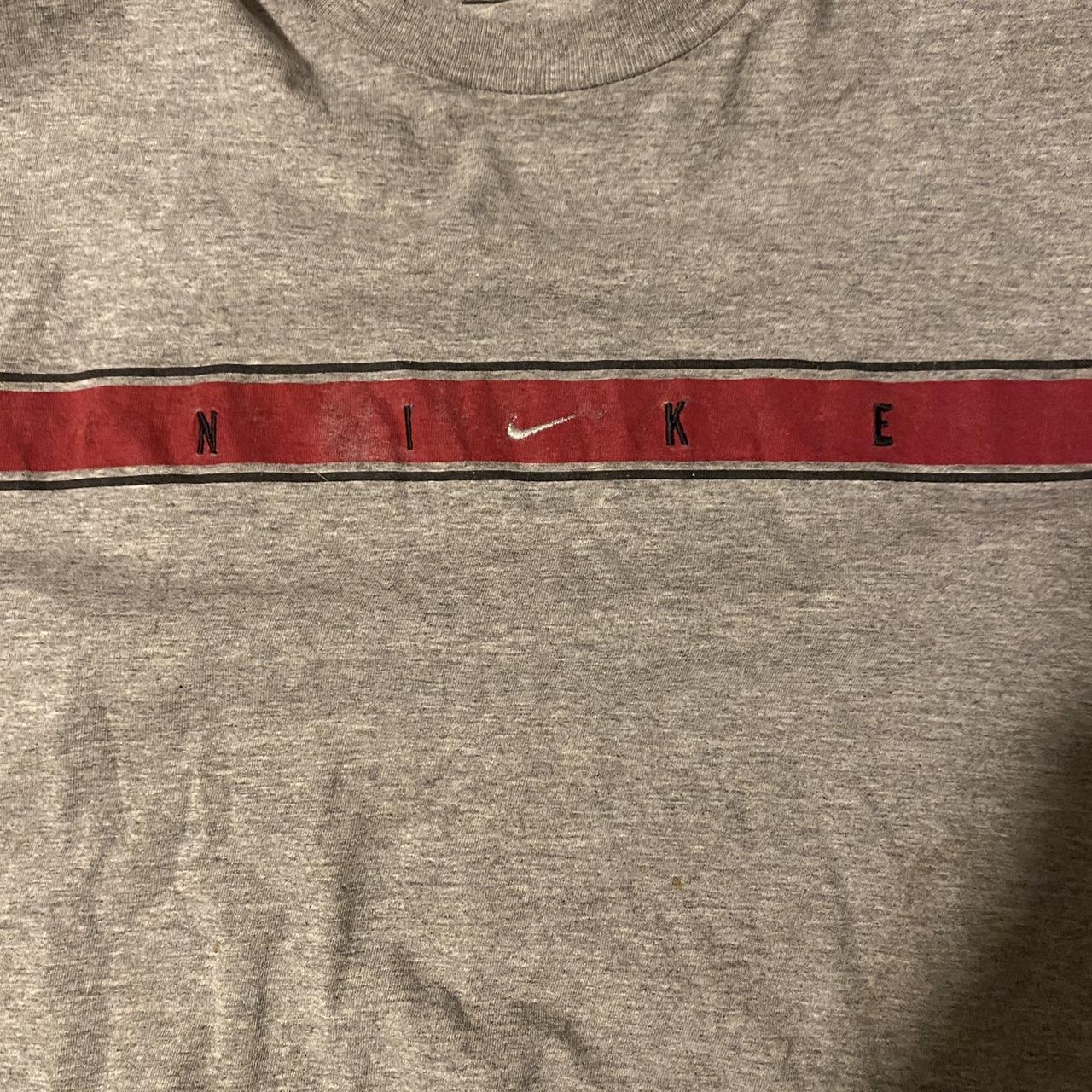 Nike Men's Grey and Red T-shirt (2)