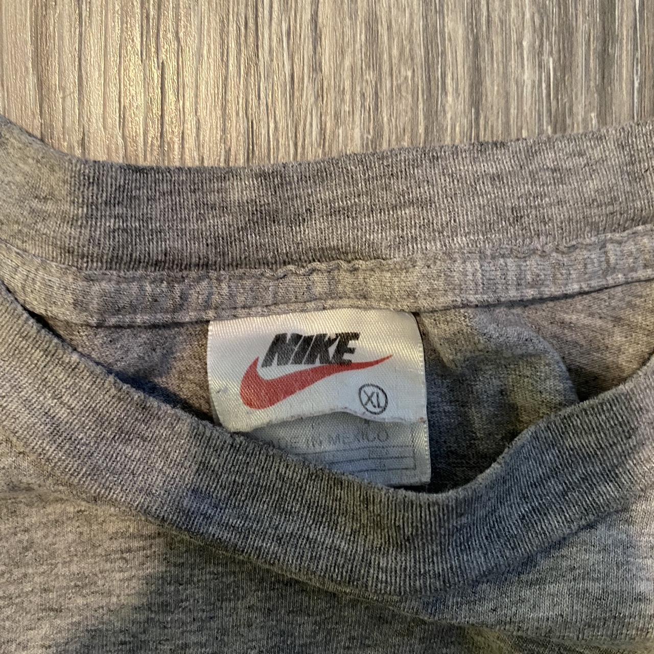 Nike Men's Grey and Red T-shirt (3)
