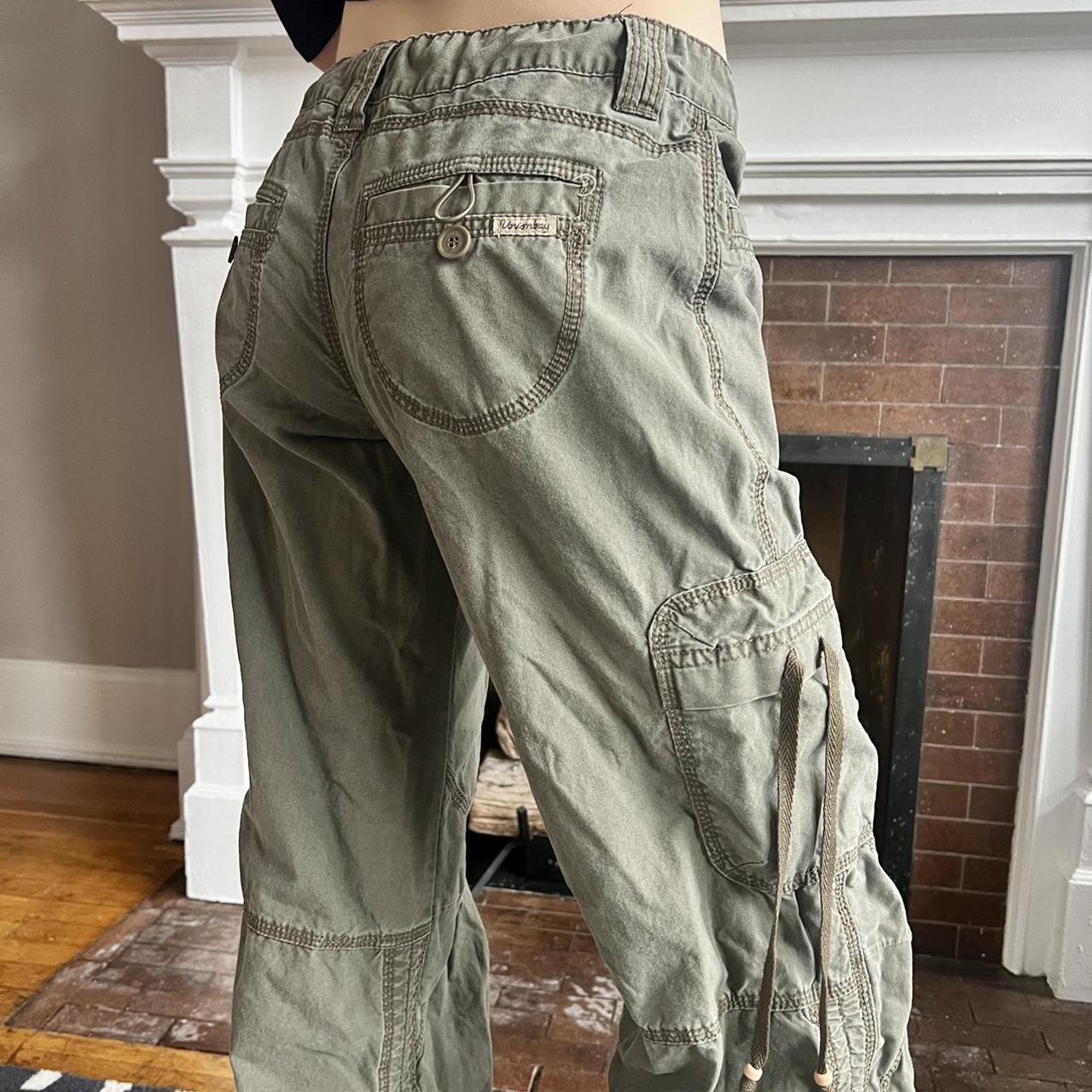 Amazing 90’s Union Bay cargo pants, sz 5. Flat... Depop