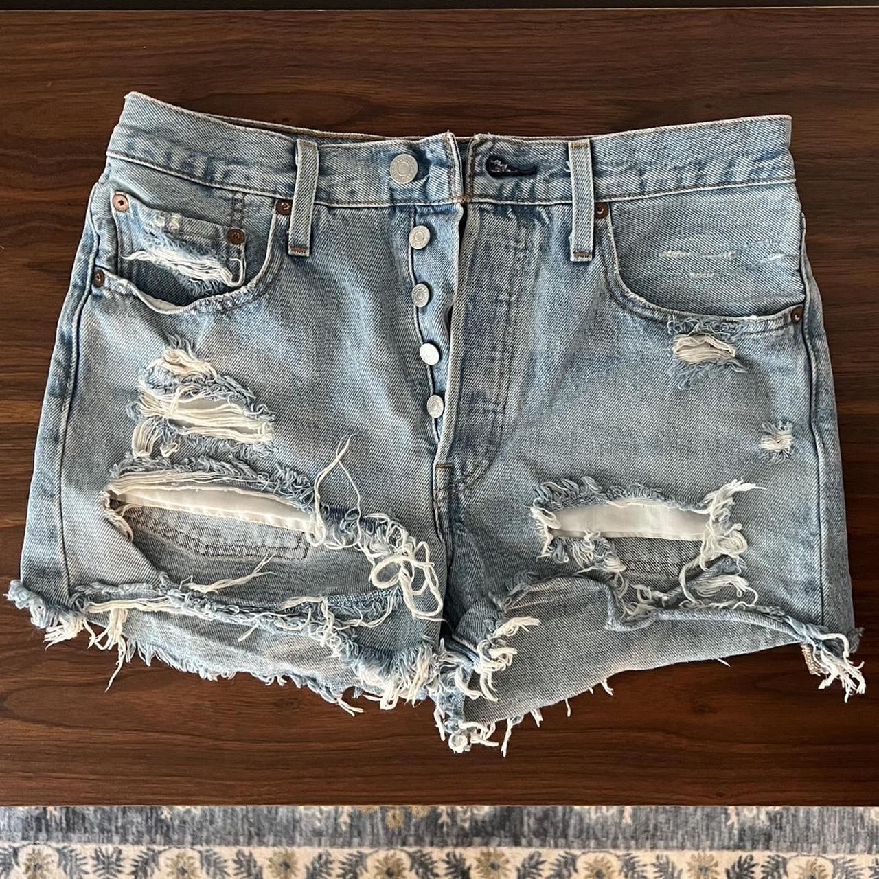 item listed by nicoleissellingstuff