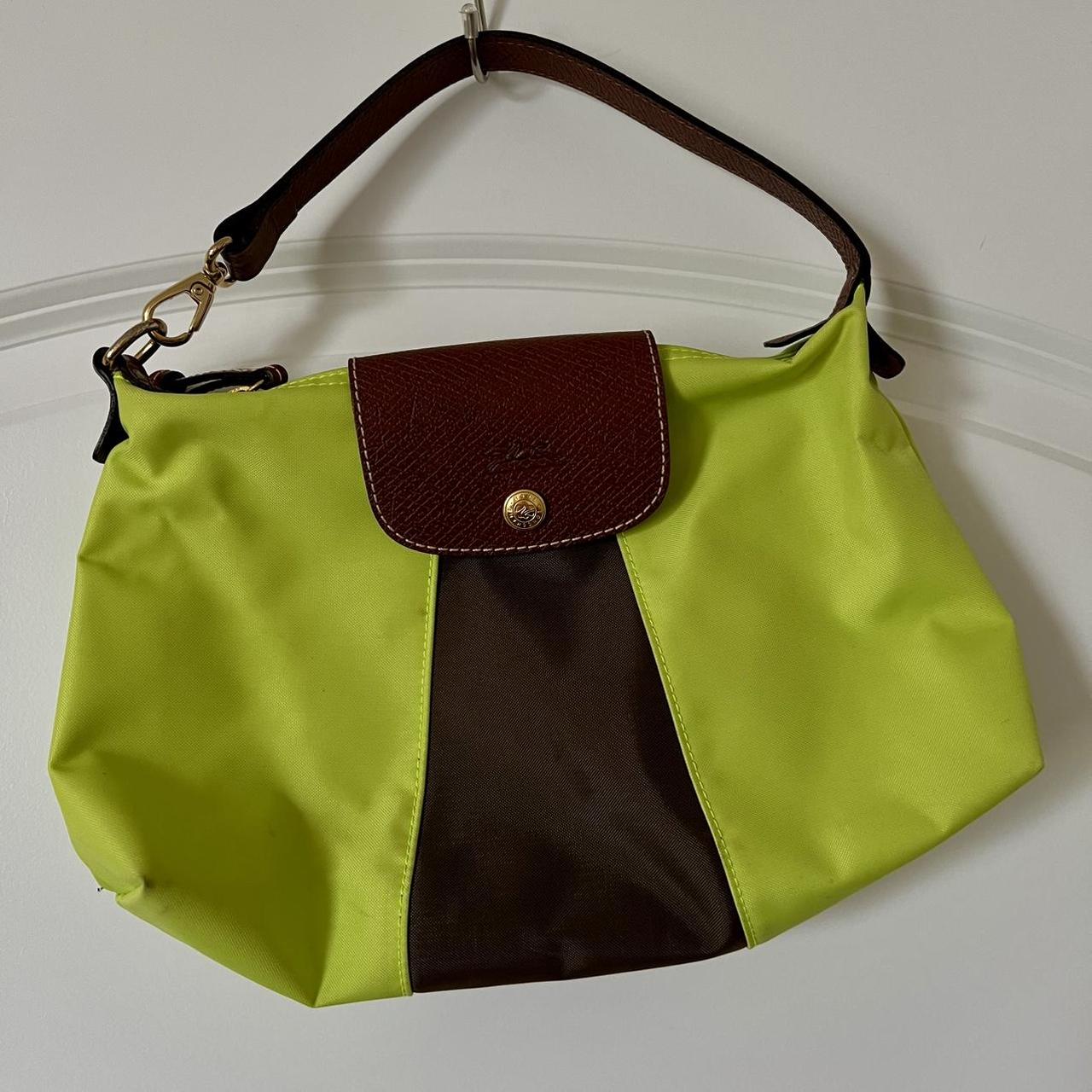 item listed by nicoleissellingstuff