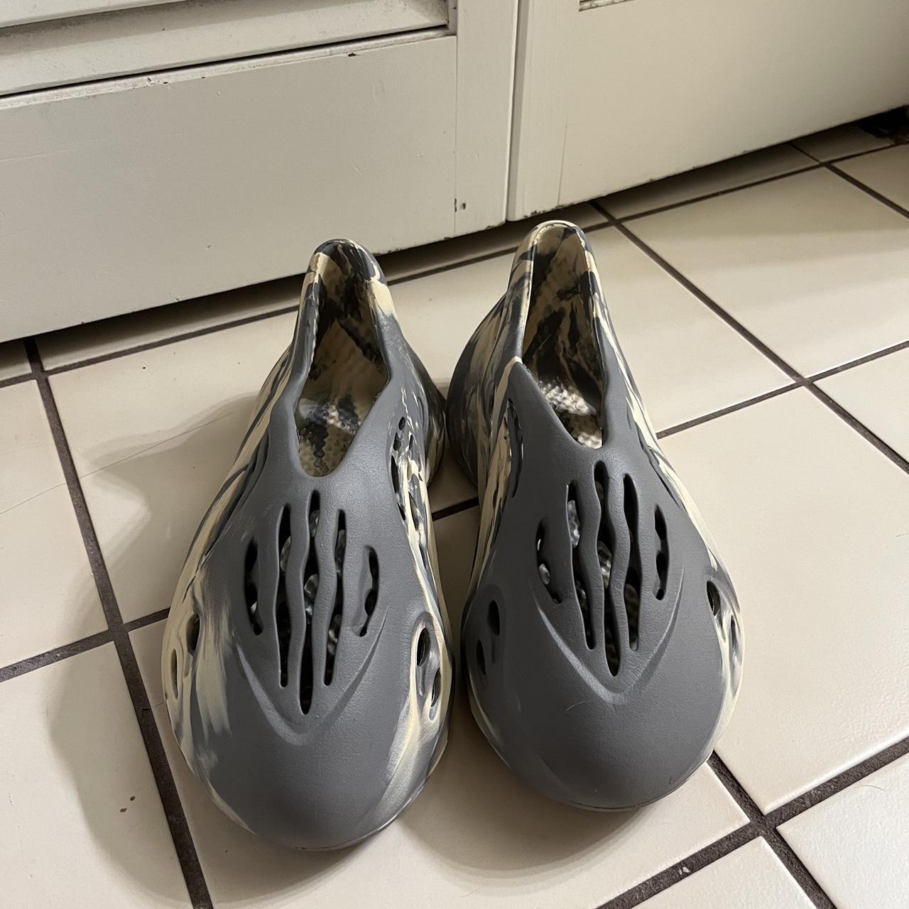 yeezy slides moon grey